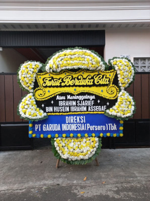 Papan Bunga Duka di Pangkul